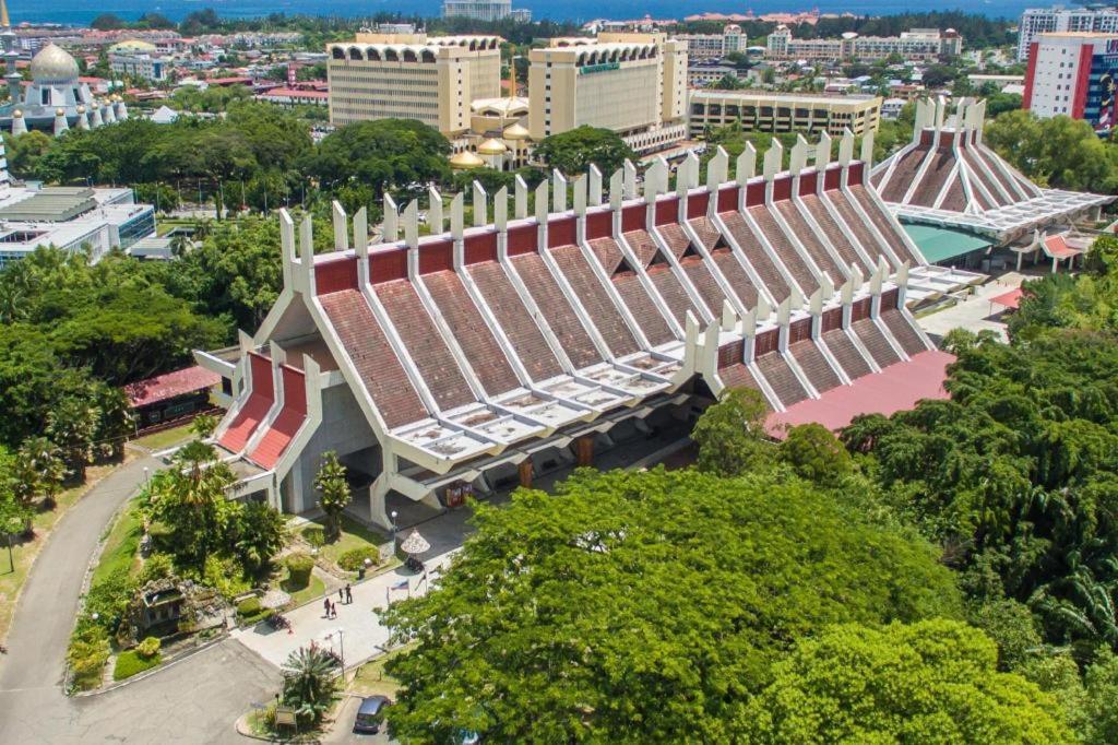Eminent Hotel Kota Kinabalu Exterior photo