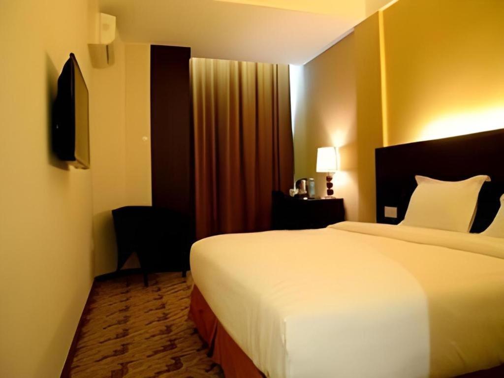 Eminent Hotel Kota Kinabalu Exterior photo